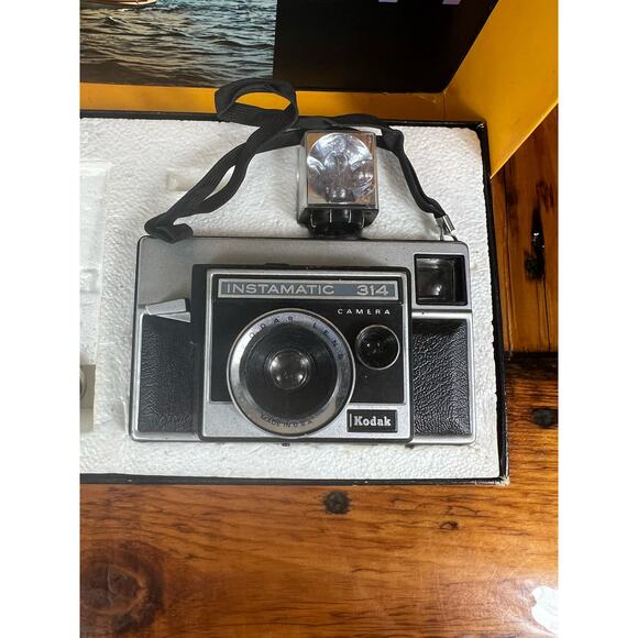 Vintage In Box Kodiak Instamax 314 Film Camera and manual - Picture 2 of 13